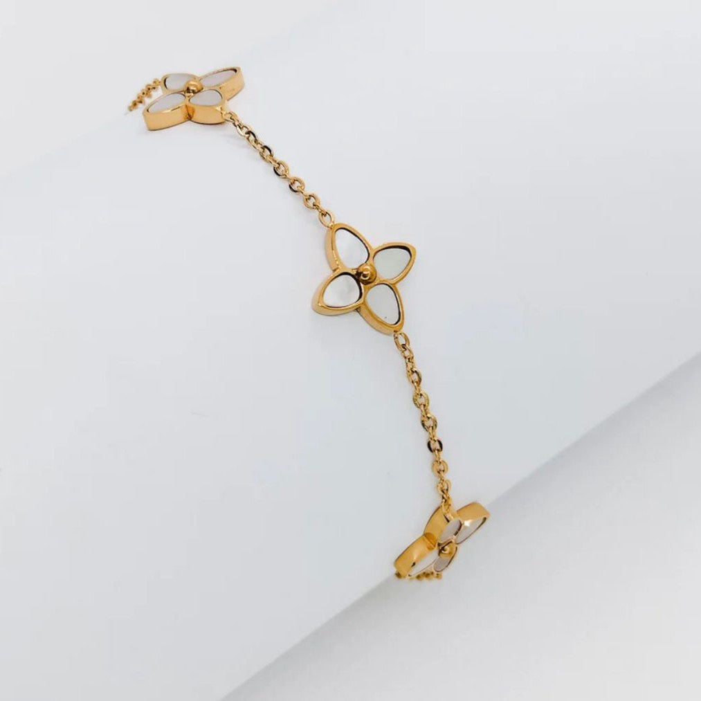 Tiny Clover Bracelet