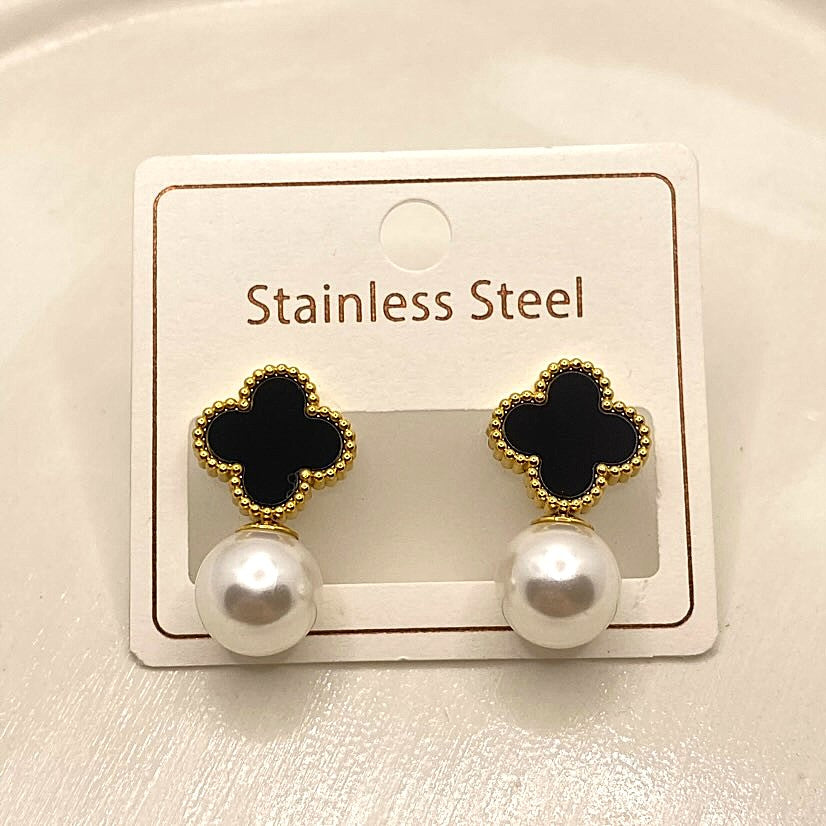 Black Clover Pearl Earring